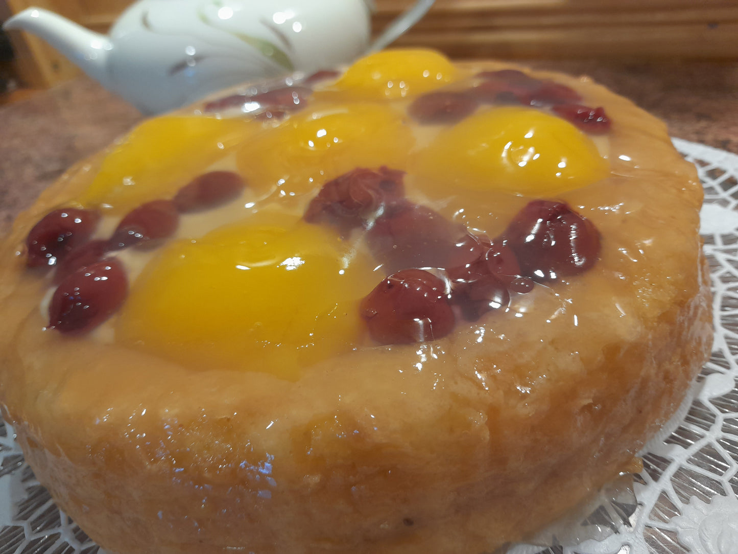 Tarta de frutas con base de pionono