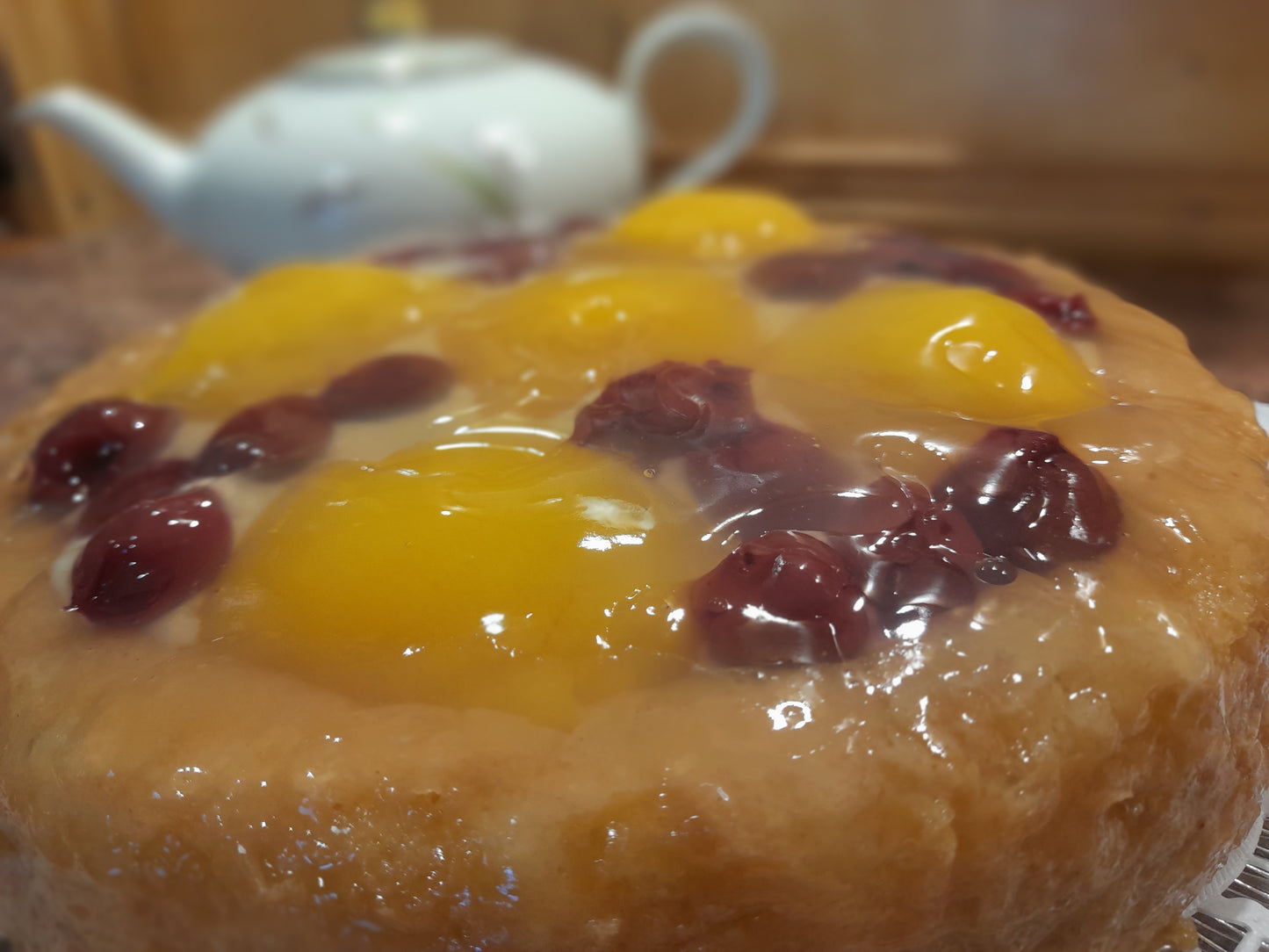 Tarta de frutas con base de pionono