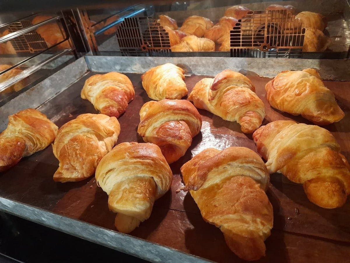 Croissant im Butter gebacken - locker, knusprig, köstlich