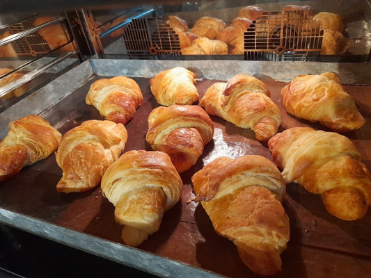 Croissant im Butter gebacken - locker, knusprig, köstlich