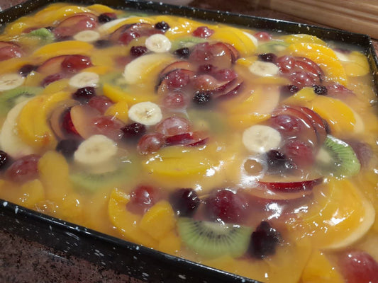 Tarta de frutas en bandeja: deliciosa, ligera y fresca
