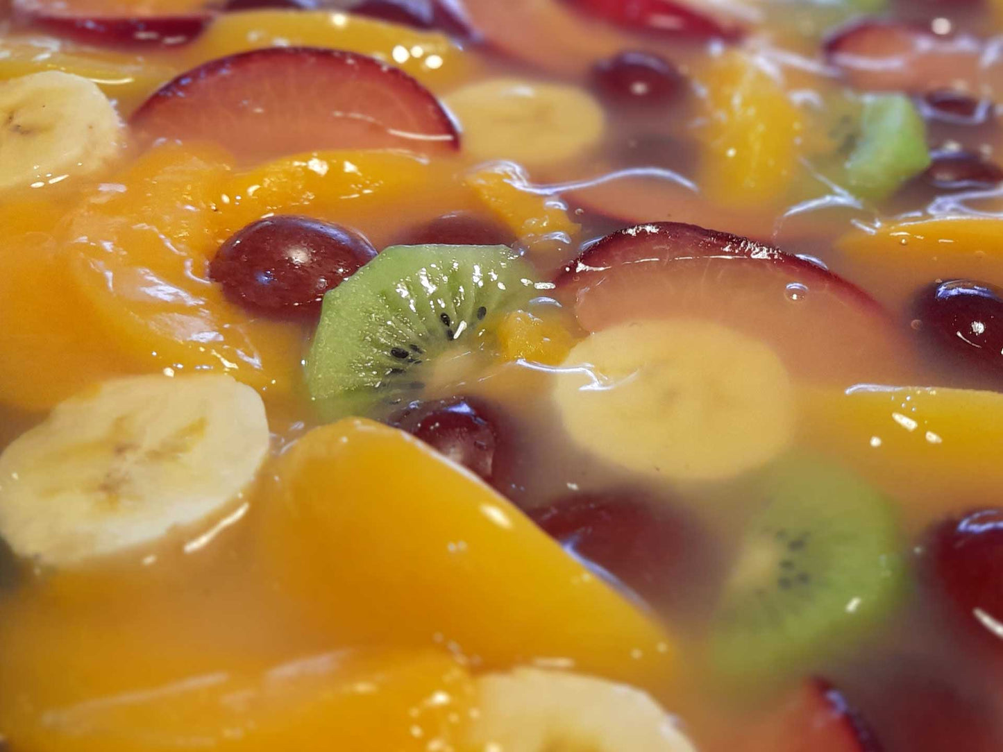 Tarta de frutas en bandeja: deliciosa, ligera y fresca