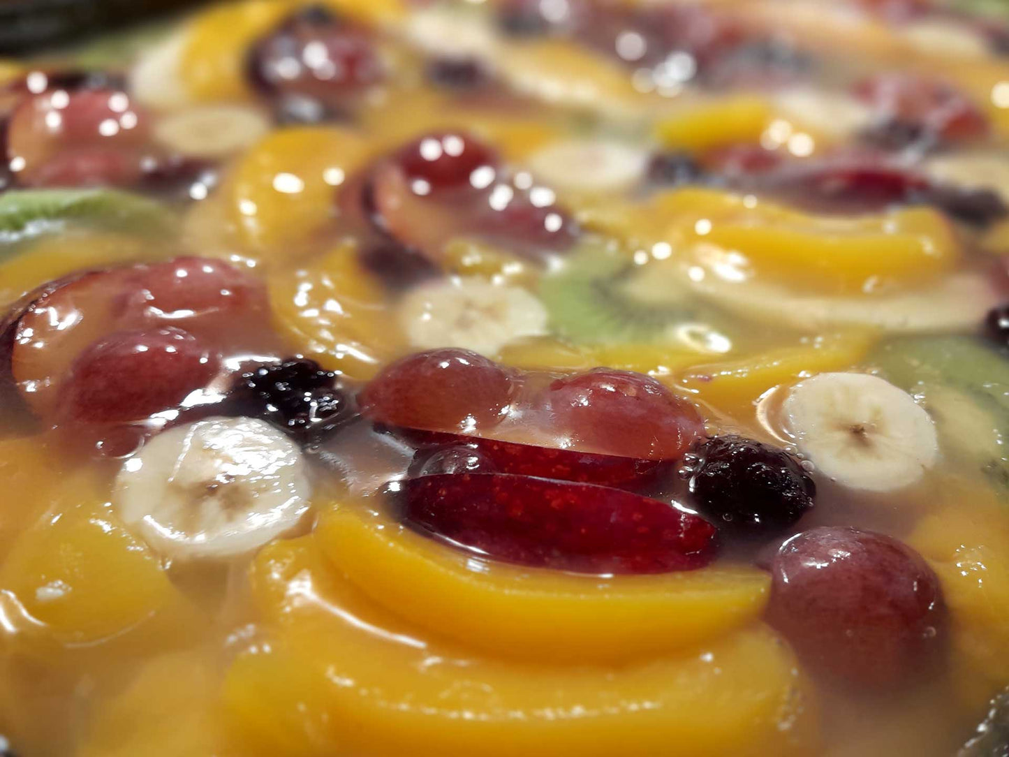 Tarta de frutas en bandeja: deliciosa, ligera y fresca